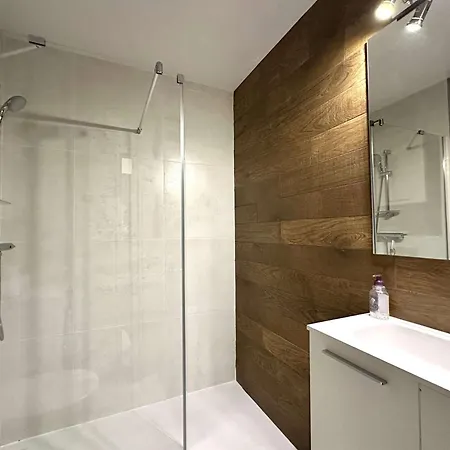 Apartment La Baie Climatise, Vue Mer, Pour 4 Personnes Avec Piscine Sur La Presqu'ile De Giens A