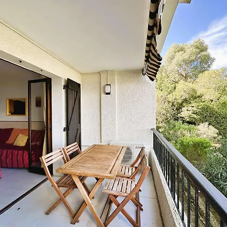 Apartment La Baie Climatise, Vue Mer, Pour 4 Personnes Avec Piscine Sur La Presqu'ile De Giens A Hyeres